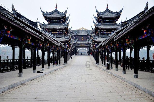 逃离洁白的宾馆